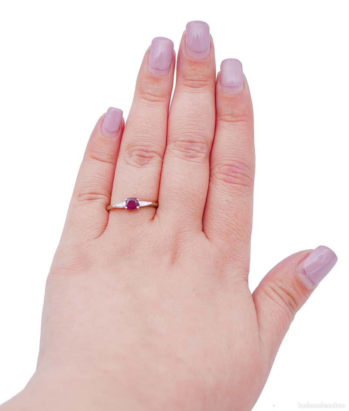 Joyeria: Anillo de oro blanco con rub&iacute; y diamantes - Foto 3