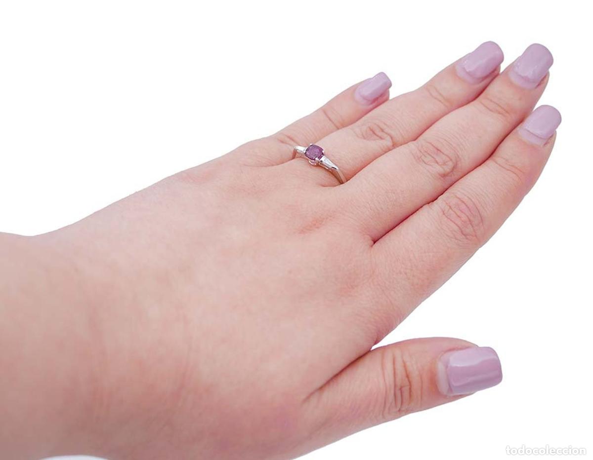 Joyeria: Anillo de oro blanco con rub&iacute; y diamantes - Foto 5