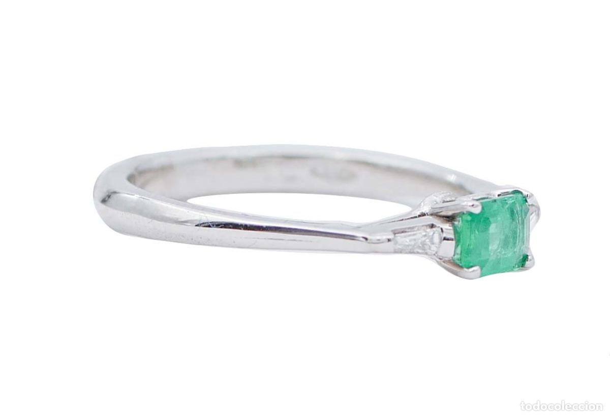 Joyeria: Anillo de oro blanco con esmeralda y diamantes - Foto 2