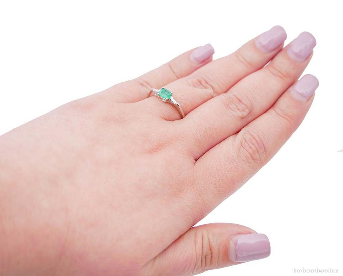 Joyeria: Anillo de oro blanco con esmeralda y diamantes - Foto 5