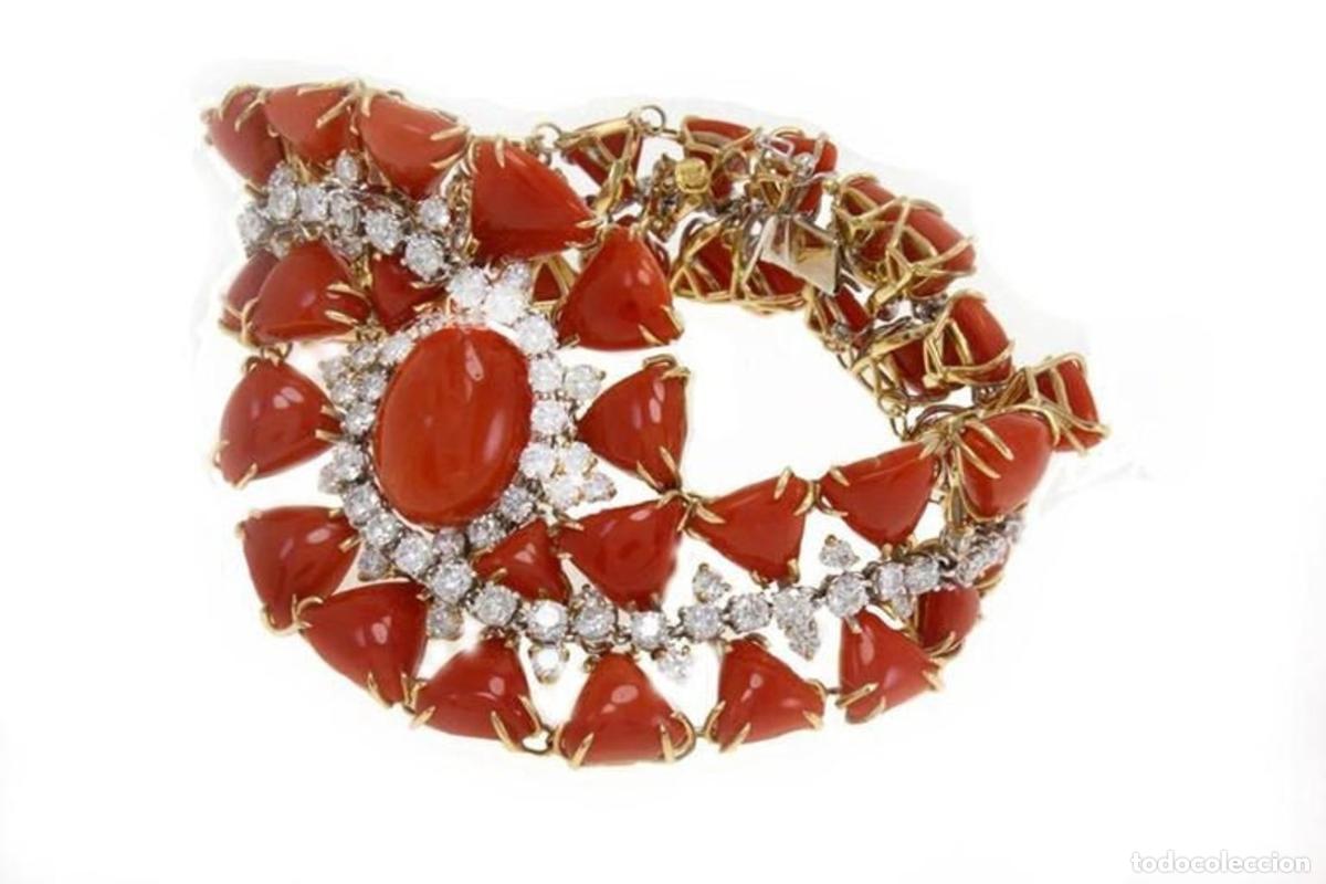 Joyeria: Pulsera triangular y ovalada de corales rojos, diamantes blancos y oro blanco y rosa. - Foto 2