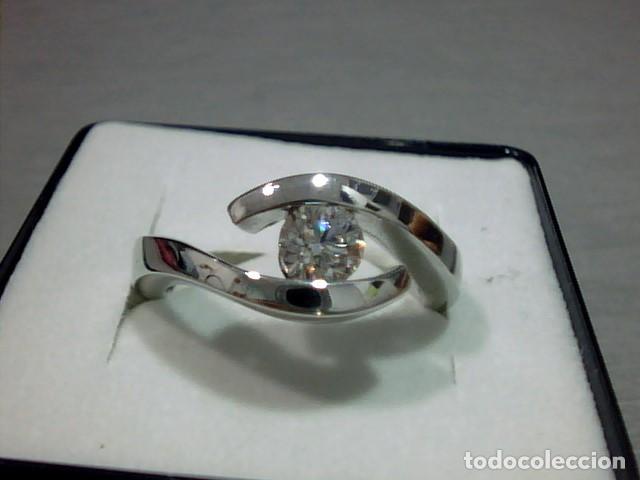 Joyeria: anillo oro blanco 18 kts con diamante - Foto 1