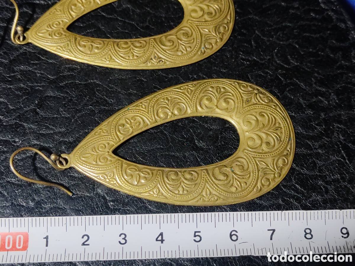 Joyeria: Pendientes Art Deco de lat&oacute;n repujado. - Foto 2
