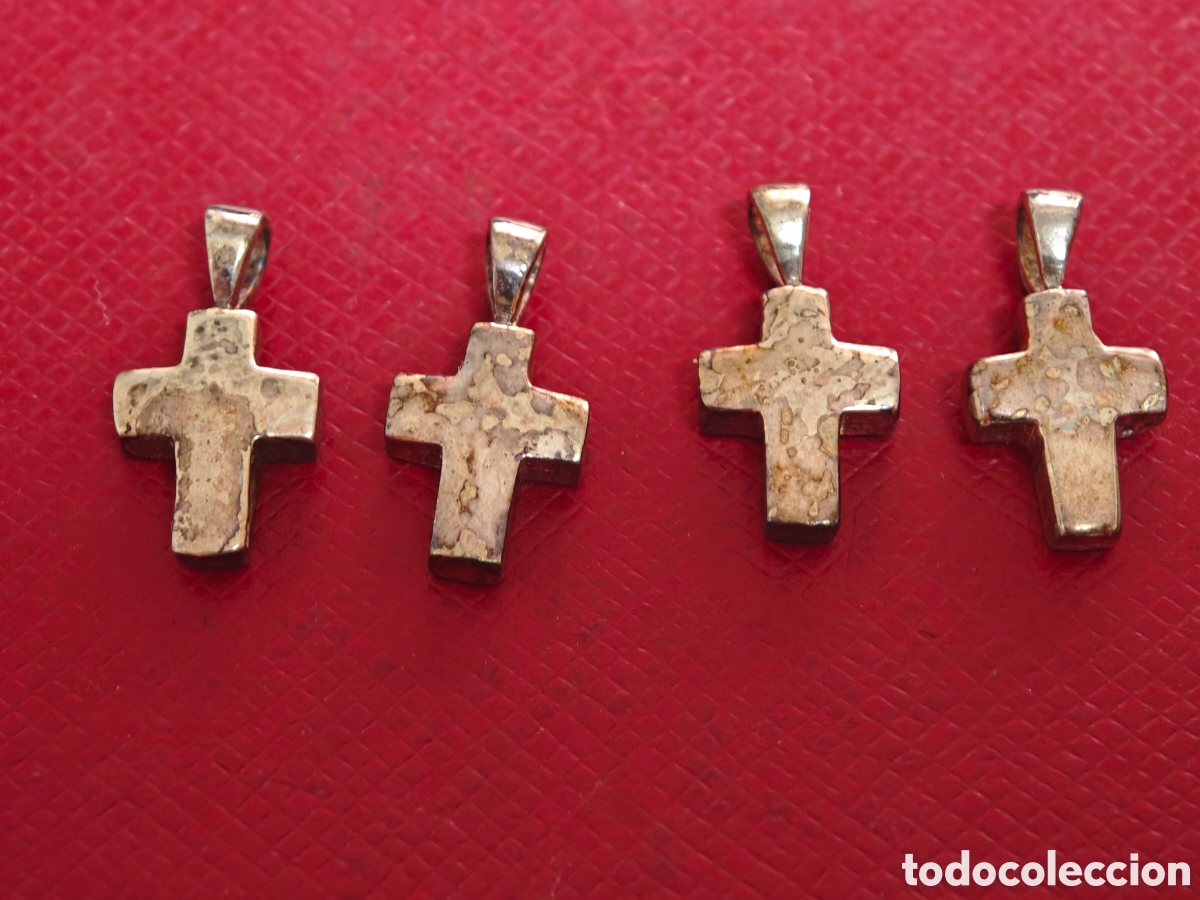 Joyeria: Cuatro peque&ntilde;os colgantes en forma de cruz plata - Foto 1