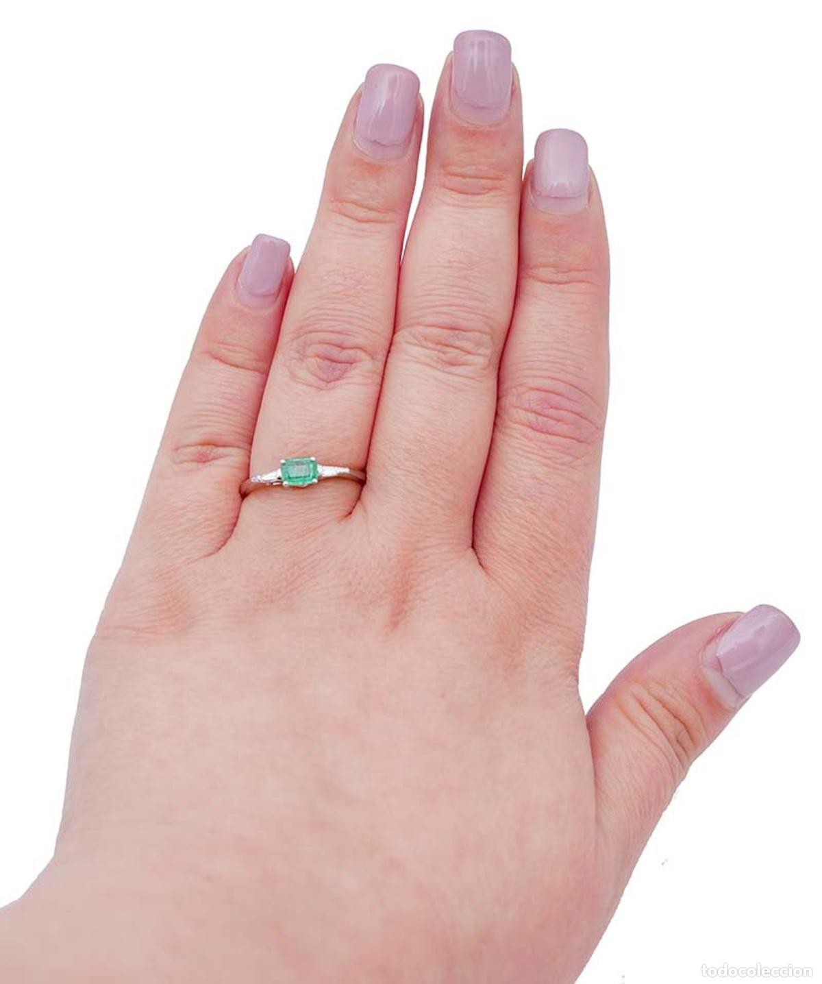 Joyeria: Anillo de oro blanco con esmeralda y diamantes - Foto 7