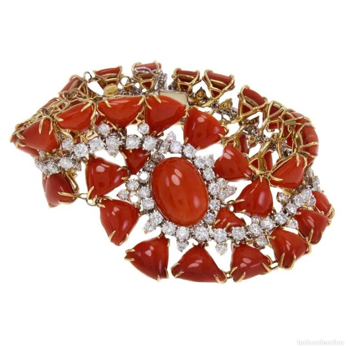 Joyeria: Pulsera triangular y ovalada de corales rojos, diamantes blancos y oro blanco y rosa. - Foto 1