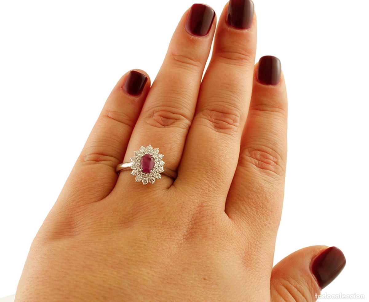Joyeria: Anillo de compromiso de oro blanco de 18 quilates con rub&iacute; y diamantes - Foto 9