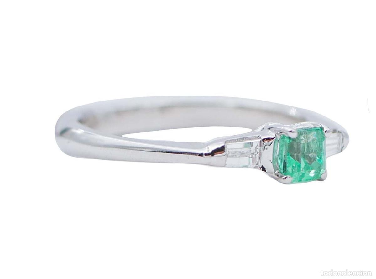 Joyeria: Anillo de oro blanco con esmeralda y diamantes - Foto 6