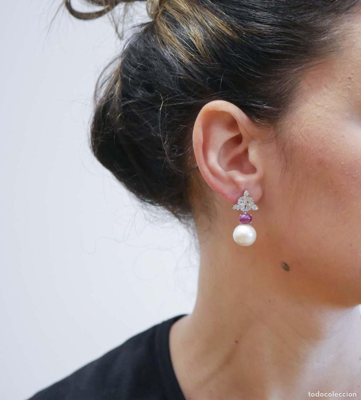 Joyeria: Pendientes de oro blanco con perlas blancas, rub&iacute;es y diamantes - Foto 3
