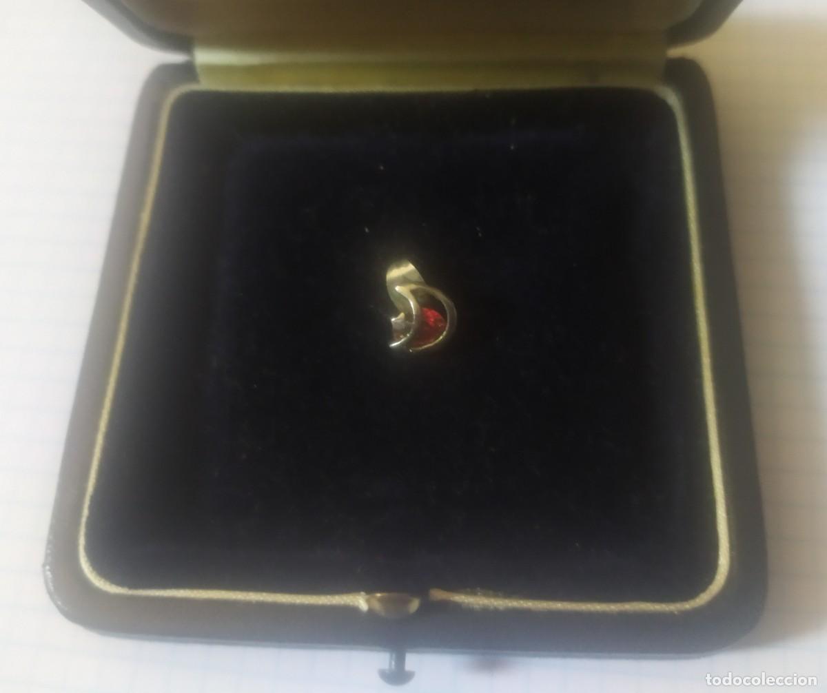 Joyeria: Pendiente rojo, con forma de media luna, en cajita - Foto 1