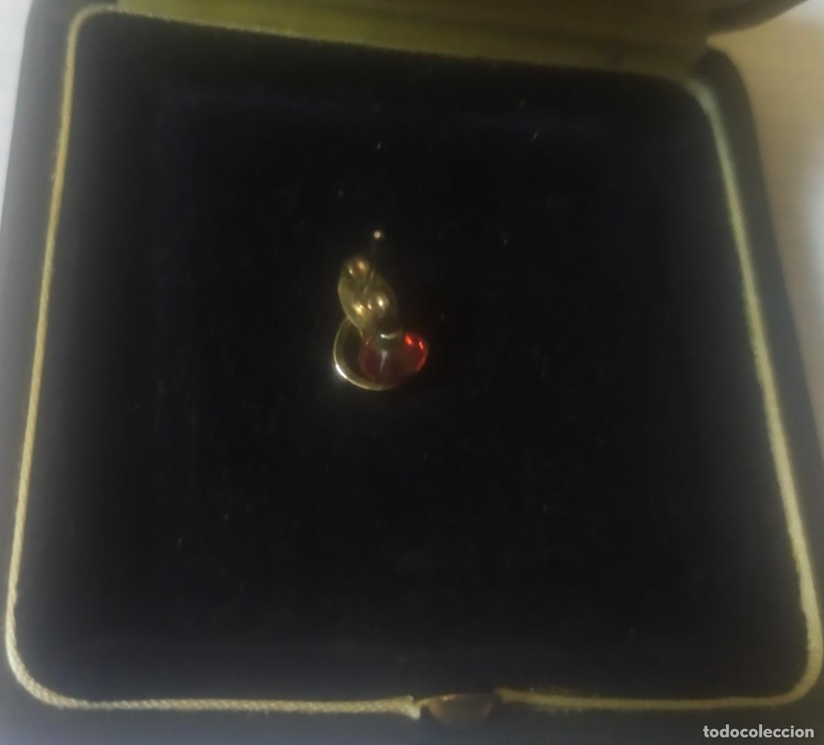Joyeria: Pendiente rojo, con forma de media luna, en cajita - Foto 3