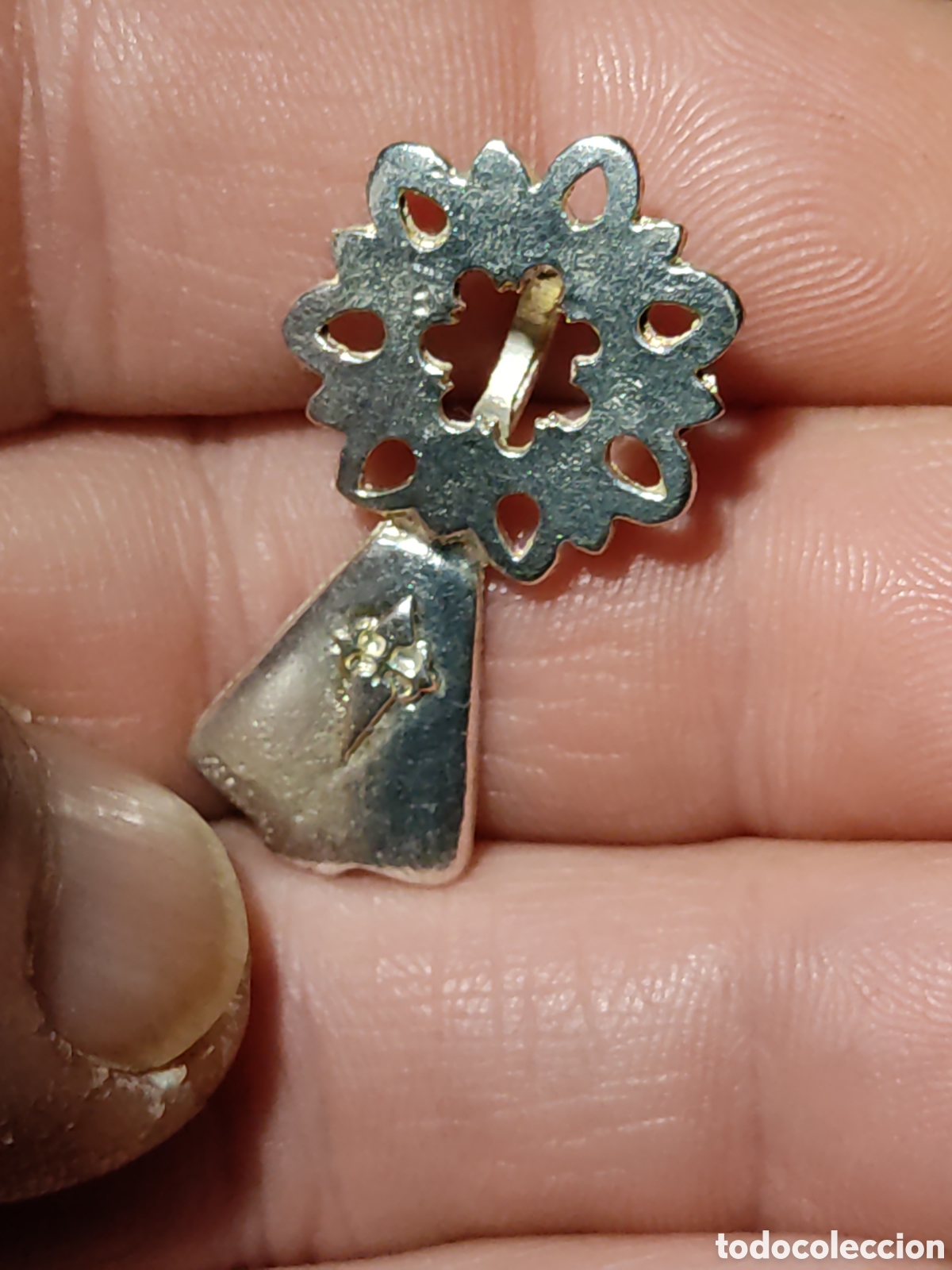 Joyeria: Colgante plateado de la virgen del Pilar. - Foto 4