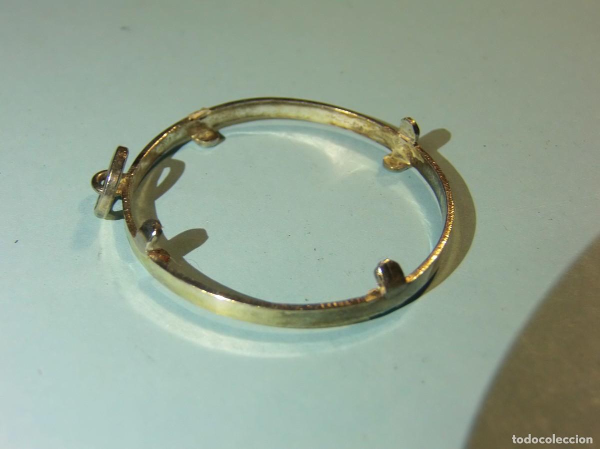 Joyeria: BISEL COLGANTE REDONDO CON CUATRO SUJECIONES (2 ROTAS). - Foto 3