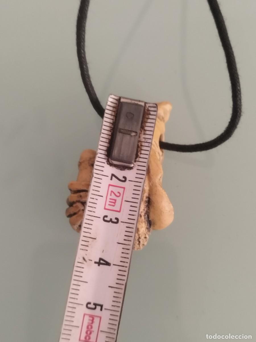 Joyeria: Colgante de una bruja en pasta y con cord&oacute;n. - Foto 5