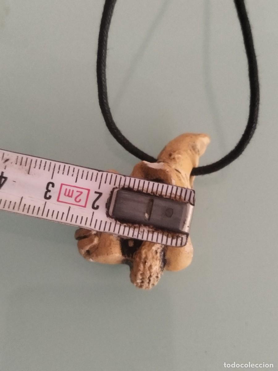 Joyeria: Colgante de una bruja en pasta y con cord&oacute;n. - Foto 6