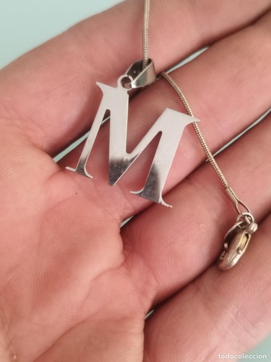 Joyeria: Cadena con colgante de la letra M del abecedario. - Foto 2