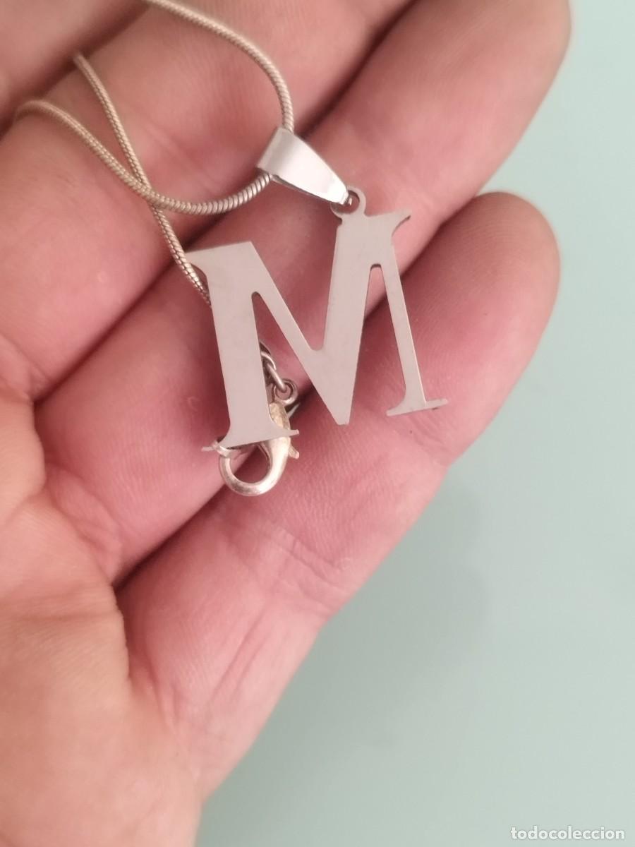 Joyeria: Cadena con colgante de la letra M del abecedario. - Foto 3