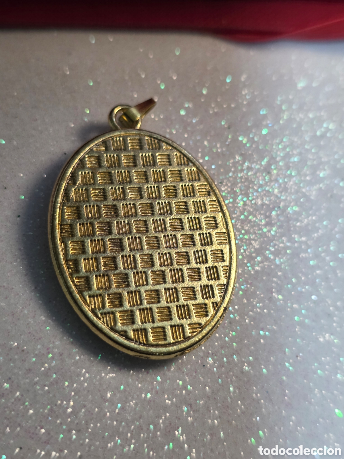 Joyeria: 30 medallas de Santos chapadas en oro - Foto 4