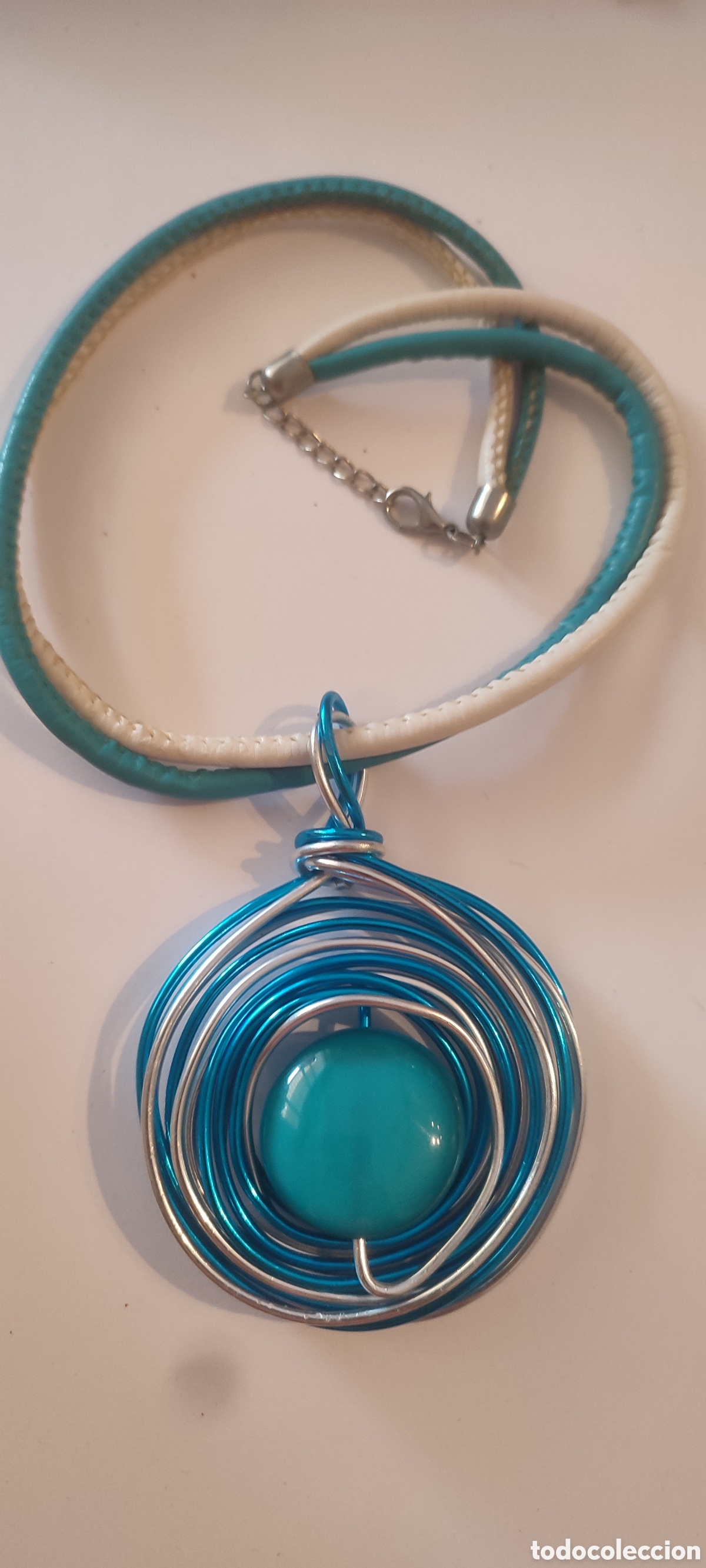 Joyeria: Collar azul y blanco con piedra central - Foto 1
