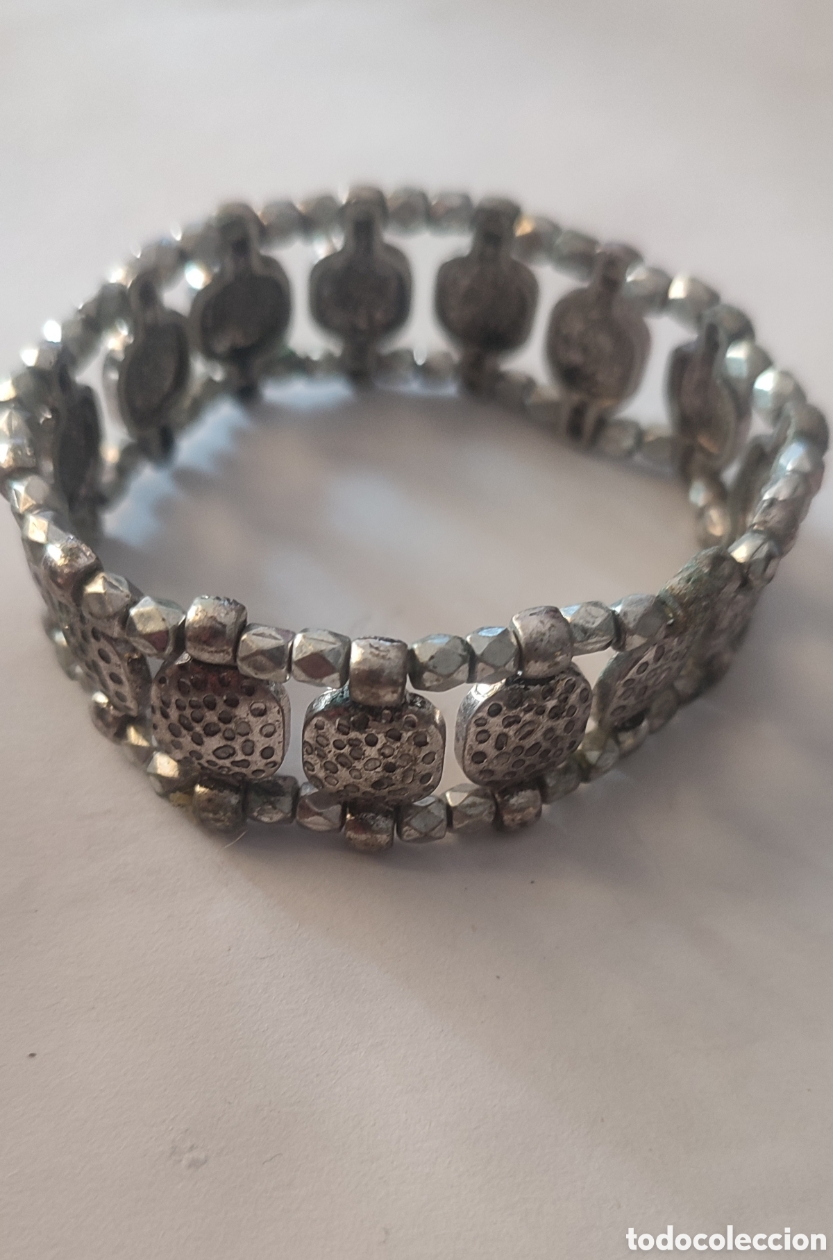Joyeria: Pulsera plateada con figuras - Foto 1