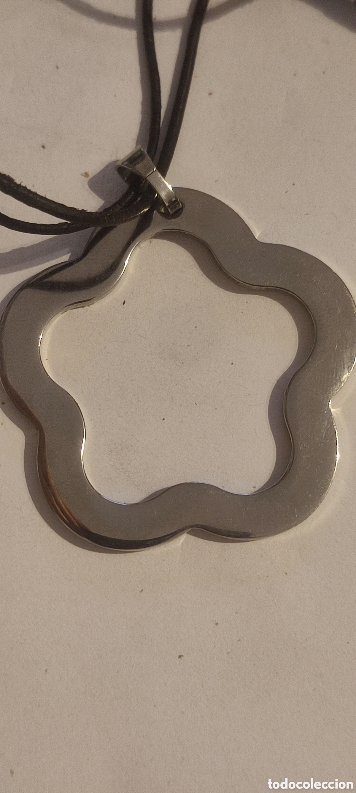 Joyeria: Collar con flor plateada - Foto 2