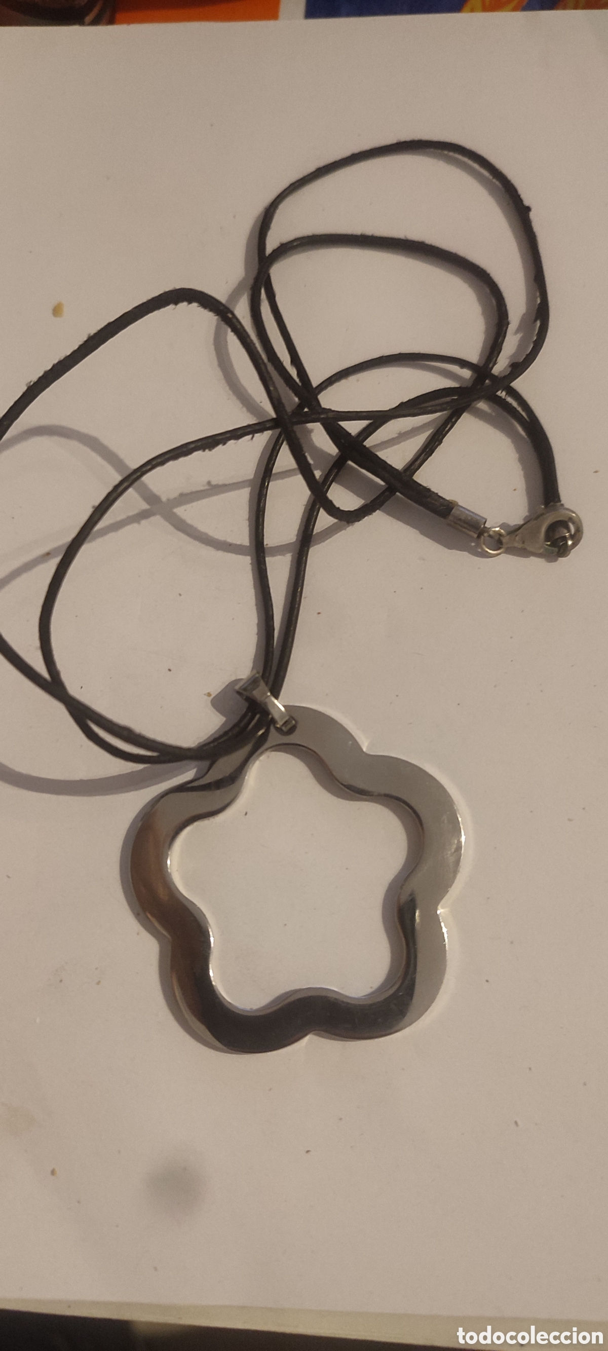 Joyeria: Collar con flor plateada - Foto 1