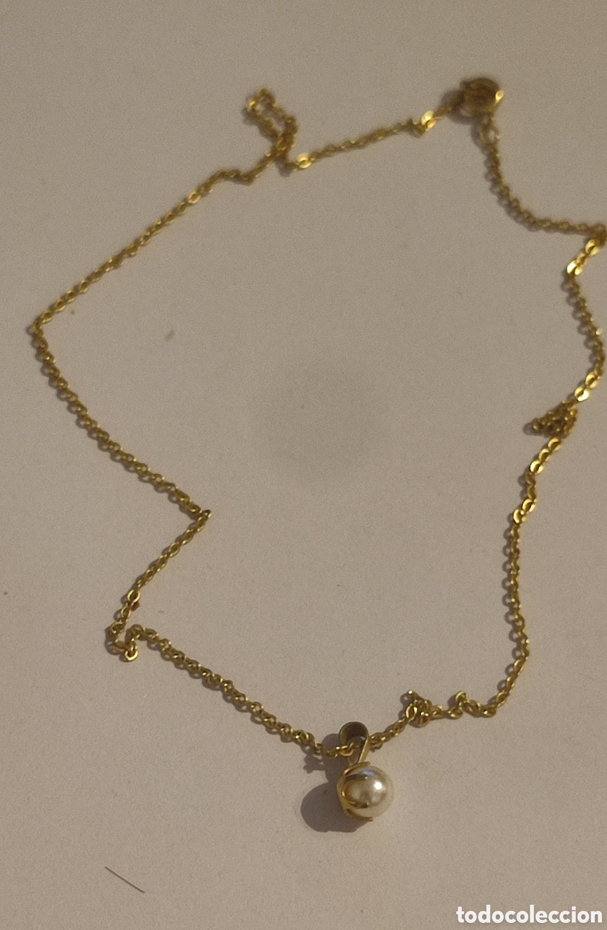 Joyeria: Cadena dorada con colgante de perla - Foto 1
