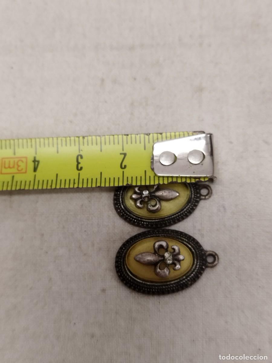 Joyeria: Antiguo par de colgantes con la flor de Lis. - Foto 4