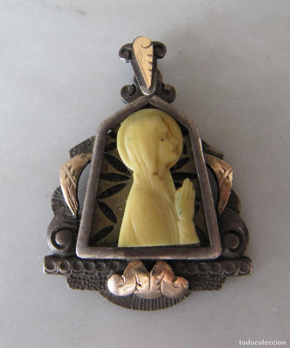 Joyeria: medalla devocional art deco plata vistas en oro - Foto 1