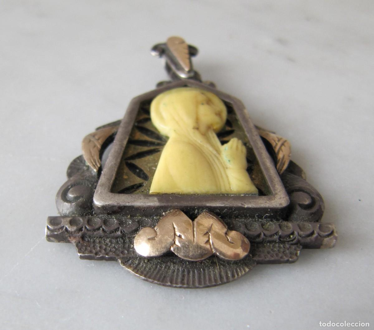 Joyeria: medalla devocional art deco plata vistas en oro - Foto 4