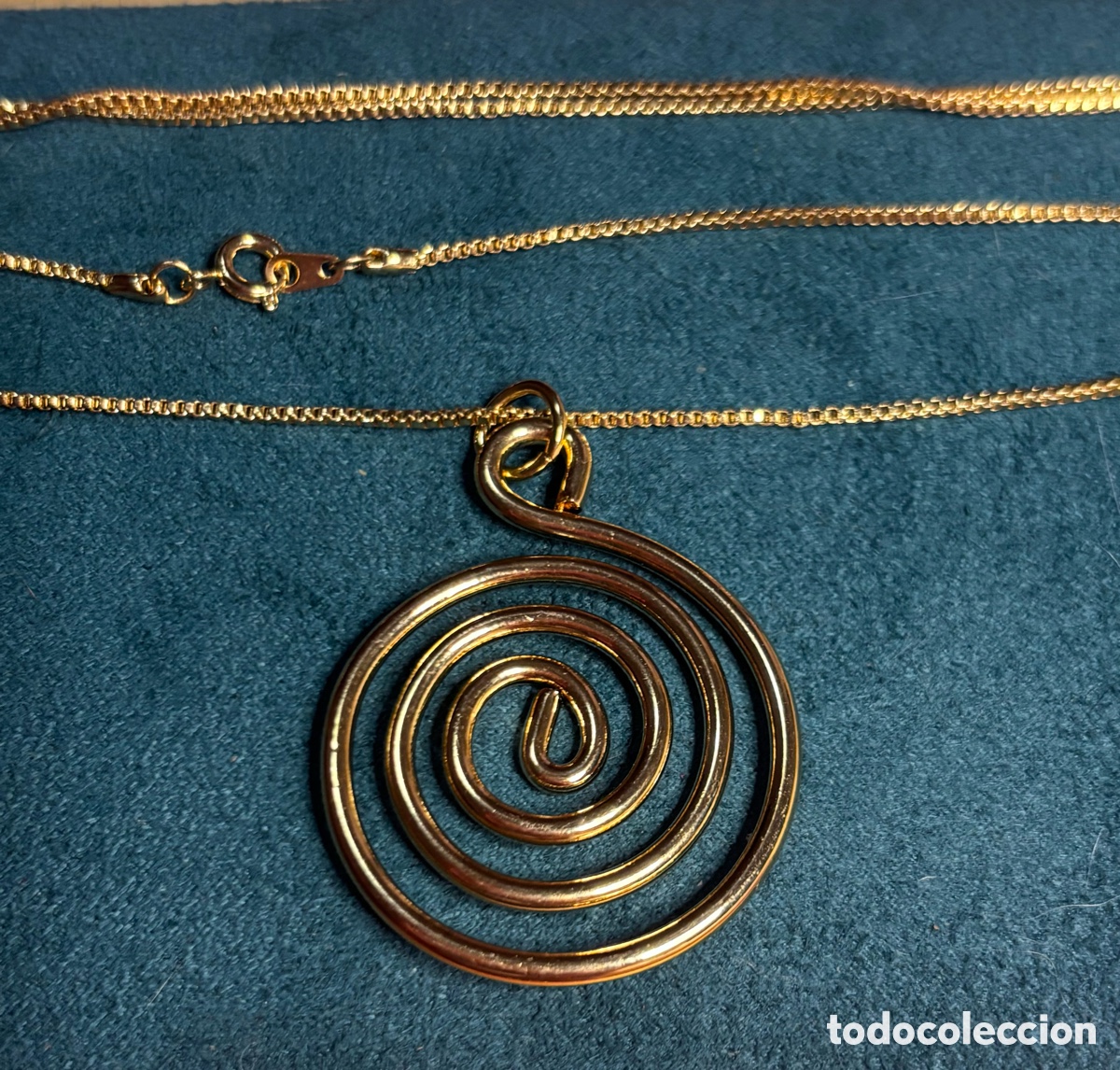 Joyeria: Colgante dorado con cadena - Foto 2