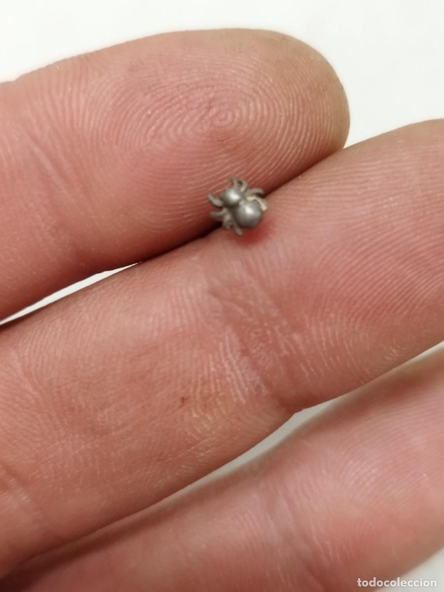 Joyeria: Antiguo peque&ntilde;o pendiente, piercing de una ara&ntilde;a. - Foto 1