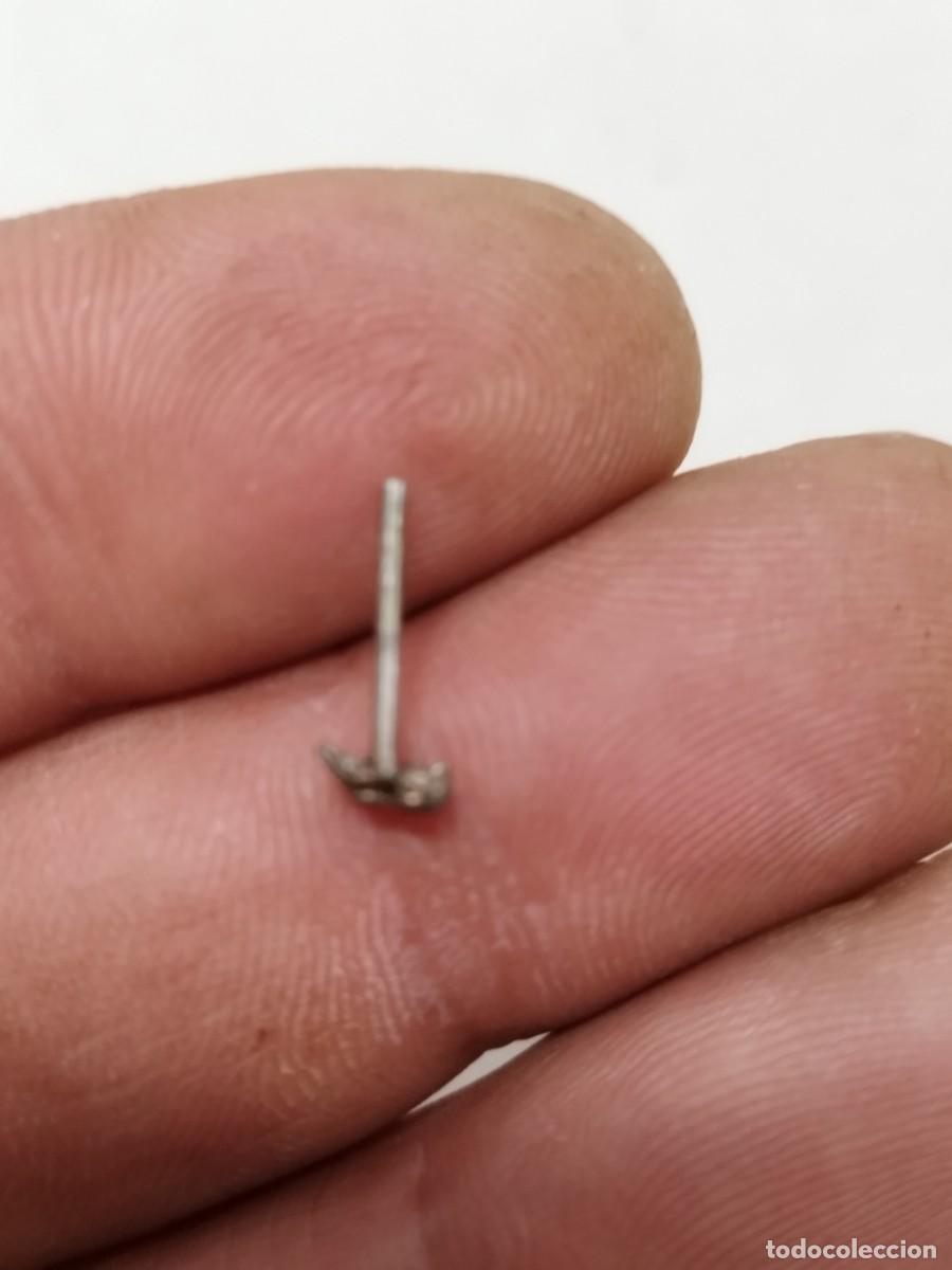Joyeria: Antiguo peque&ntilde;o pendiente, piercing de una ara&ntilde;a. - Foto 2