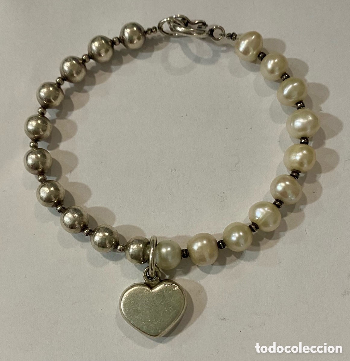 Joyeria: Pulsera de plata y perlas blancas con coraz&oacute;n central de plata - Foto 1