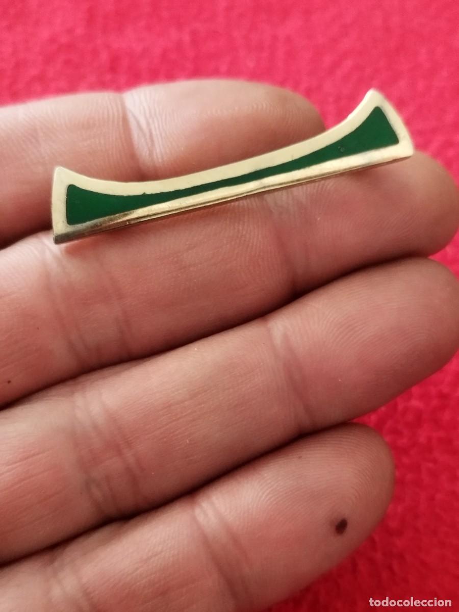 Joyeria: Antiguo broche dorado con esmalte verde. - Foto 1