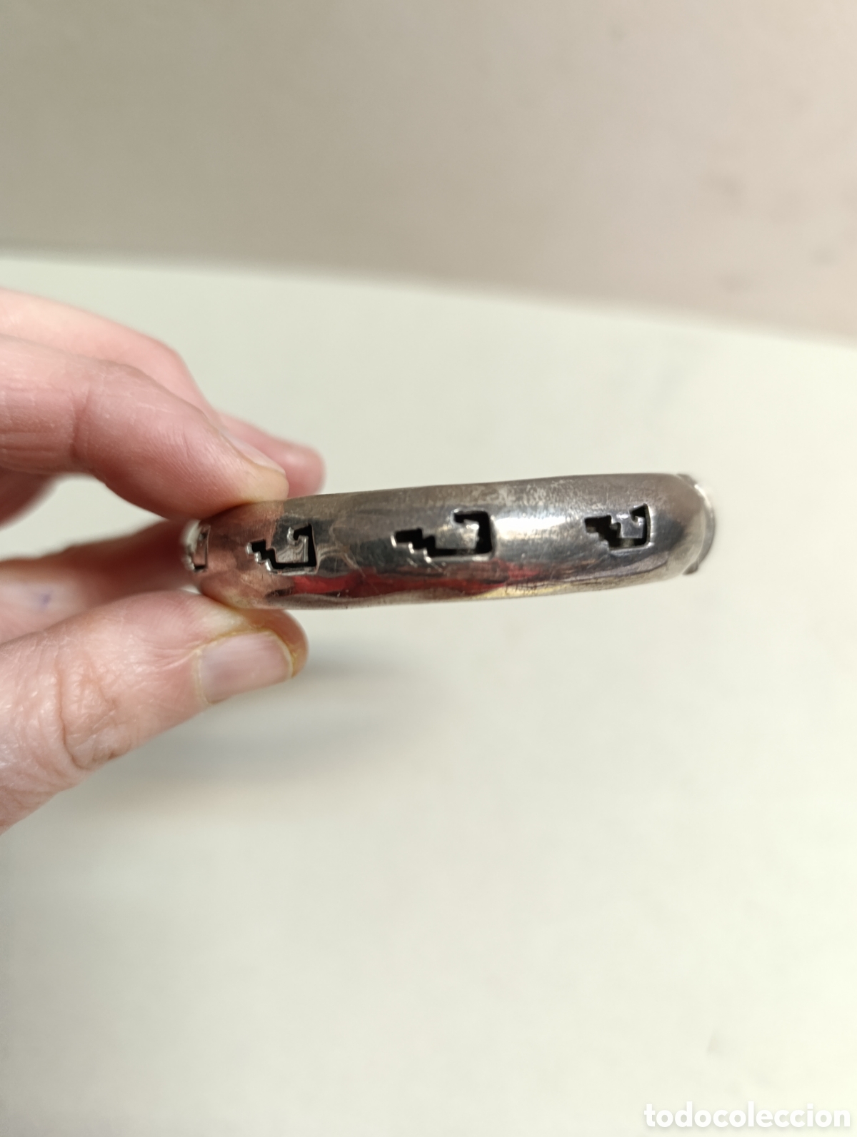 Joyeria: PULSERA DE PLATA, RIGIDA. MARCAS EN EL INTERIOR. CIERRE DE SEGURIDAD - Foto 2