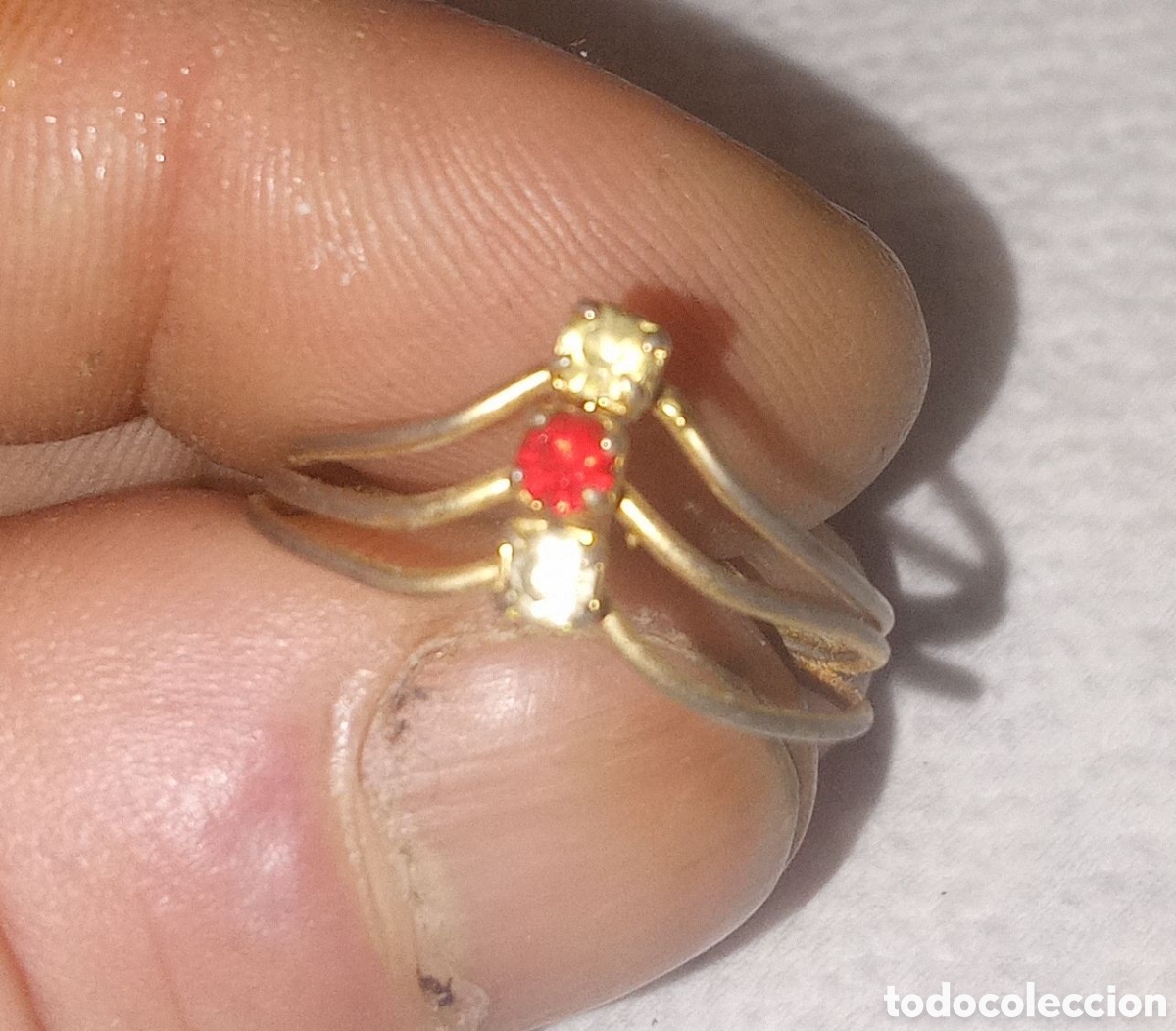 Joyeria: BONITO ANILLO CON TRES PIEDRAS - Foto 1