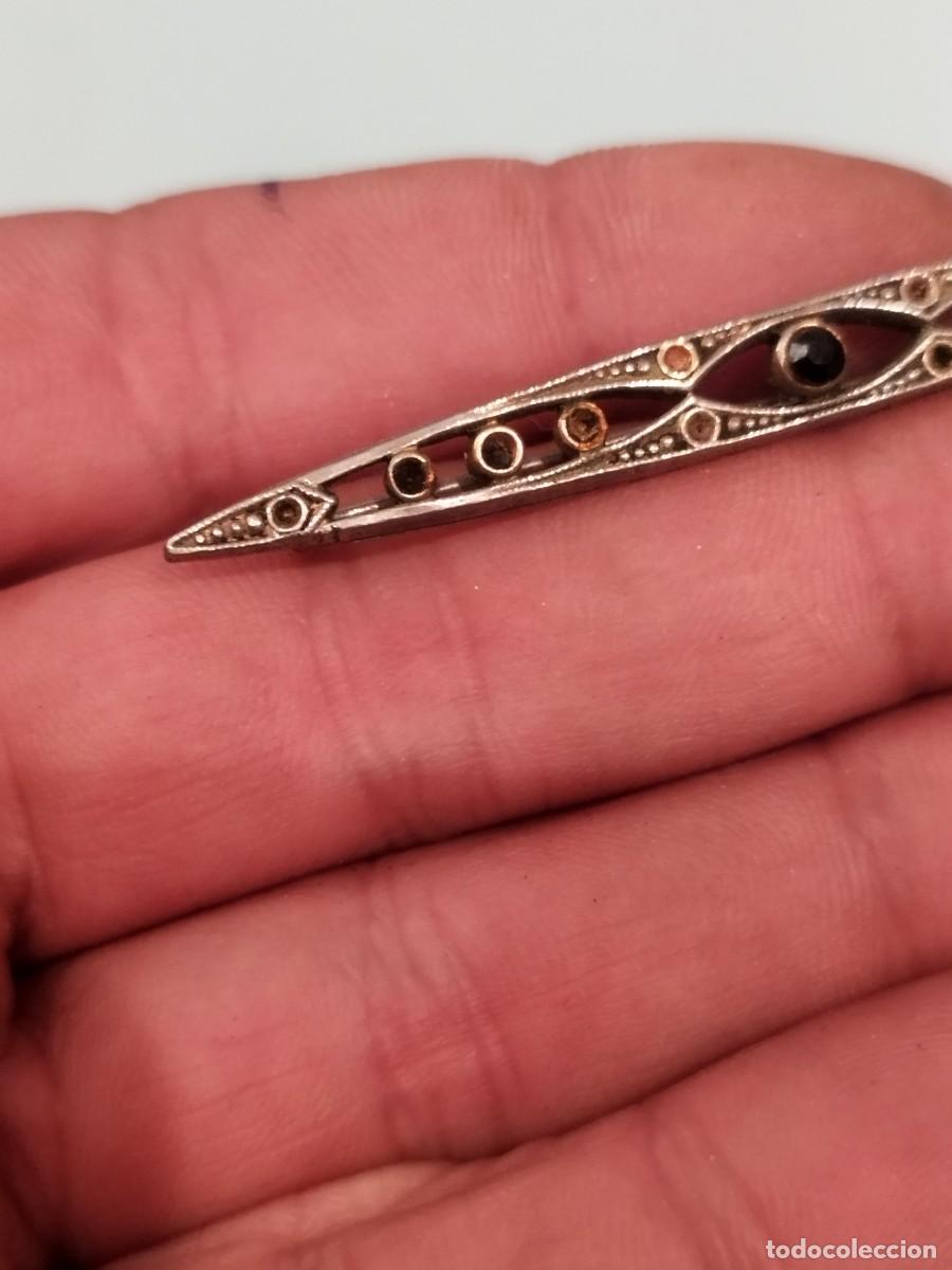 Joyeria: Antiguo broche de metal plateado a identificar. - Foto 2