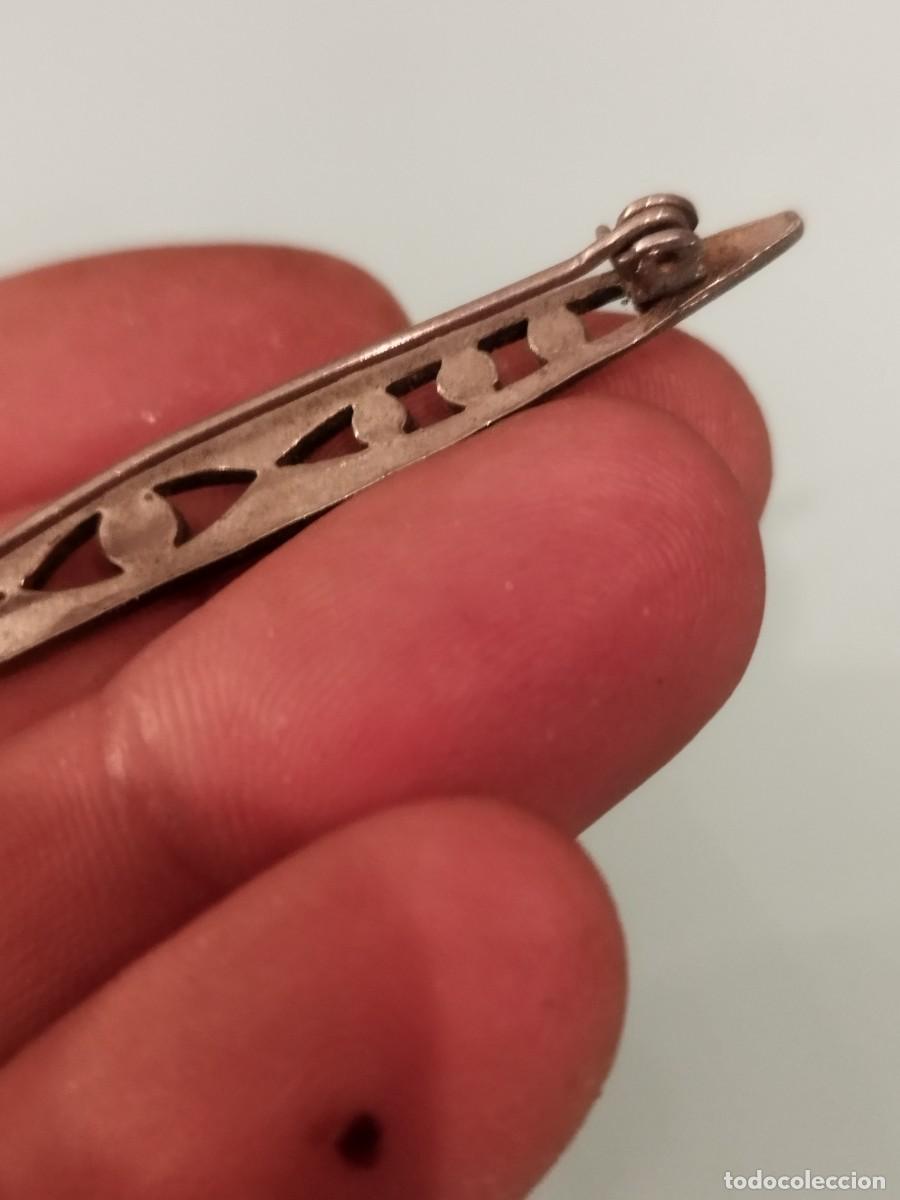 Joyeria: Antiguo broche de metal plateado a identificar. - Foto 4