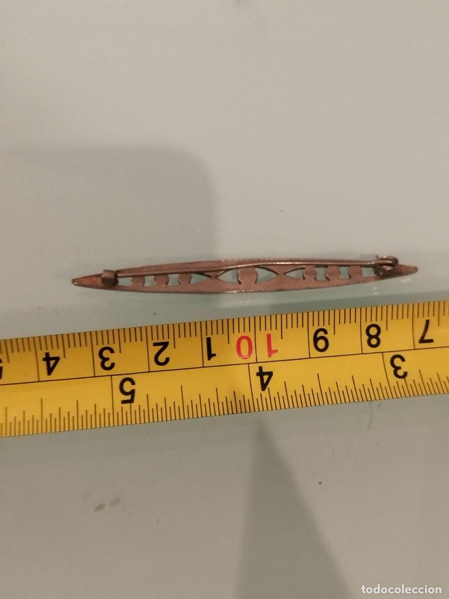 Joyeria: Antiguo broche de metal plateado a identificar. - Foto 6