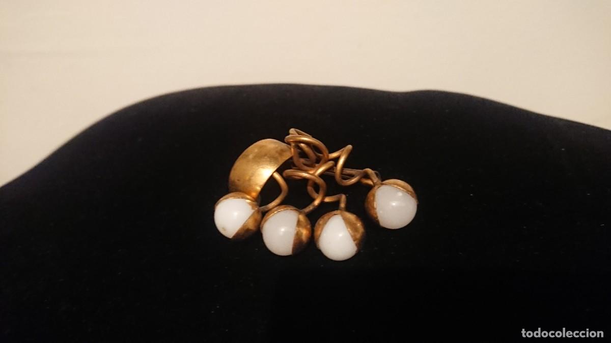 Joyeria: Antiguo broche artesanal, de lat&oacute;n - Foto 1
