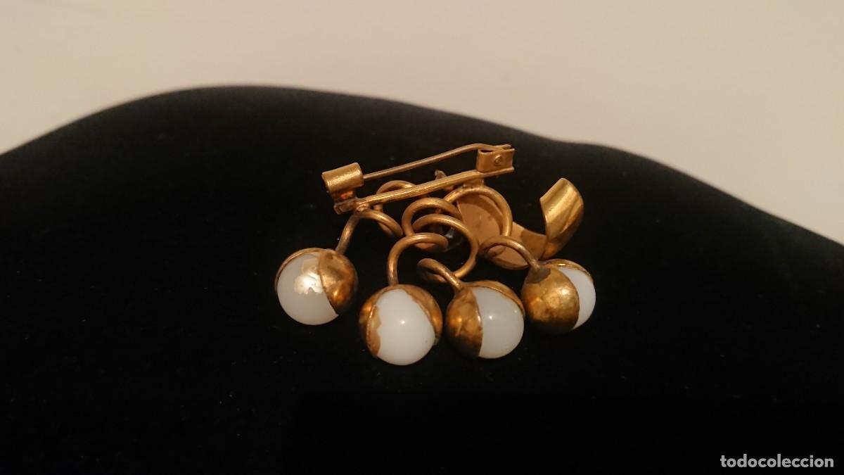Joyeria: Antiguo broche artesanal, de lat&oacute;n - Foto 2