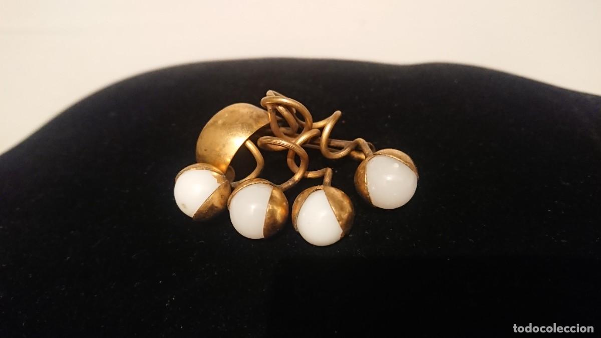 Joyeria: Antiguo broche artesanal, de lat&oacute;n - Foto 3