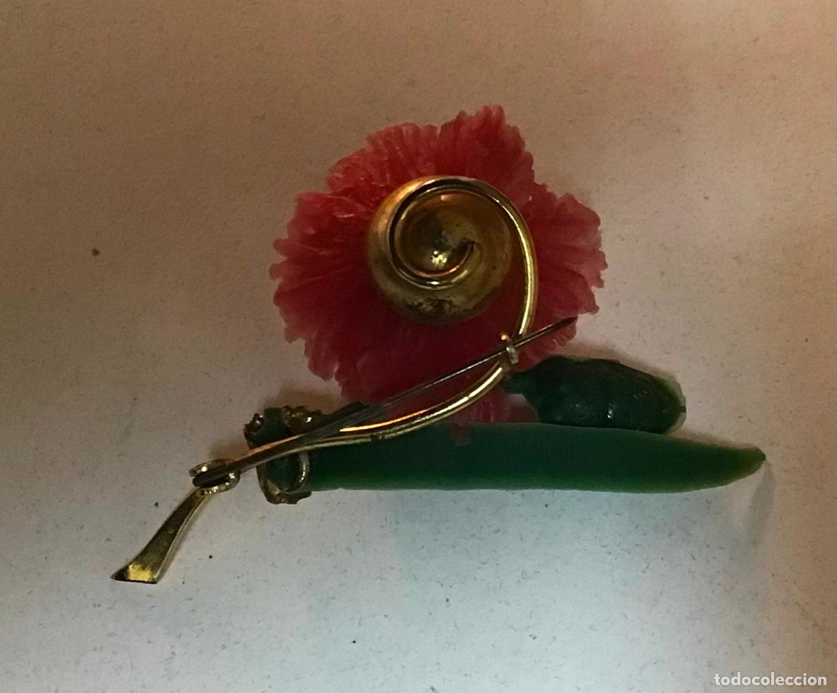 Joyeria: BROCHE DORADO Y PL&Aacute;STICO, A&Ntilde;OS 60 - Foto 3