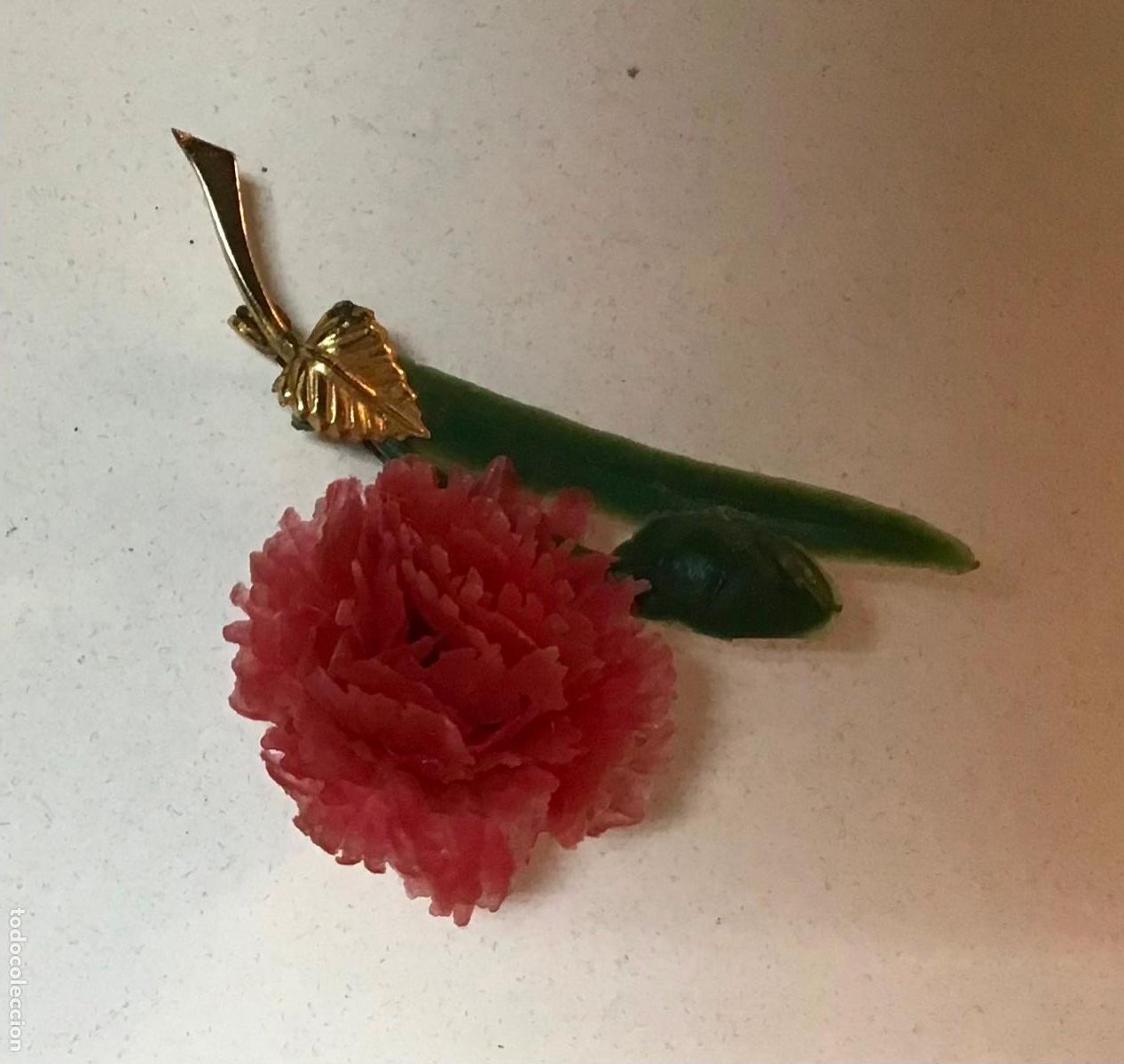 Joyeria: BROCHE DORADO Y PL&Aacute;STICO, A&Ntilde;OS 60 - Foto 1