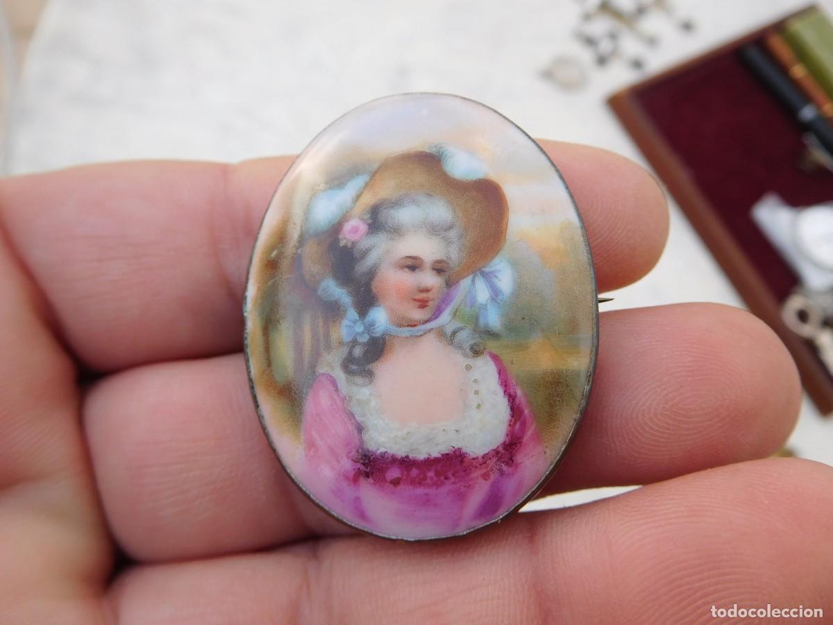 Joyeria: Broche antiguo con esmalte dama con sombrero - Foto 2