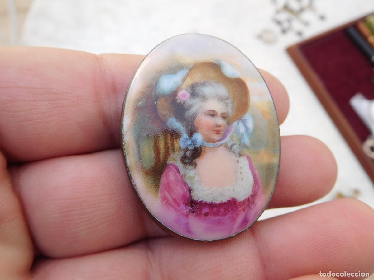 Joyeria: Broche antiguo con esmalte dama con sombrero - Foto 3