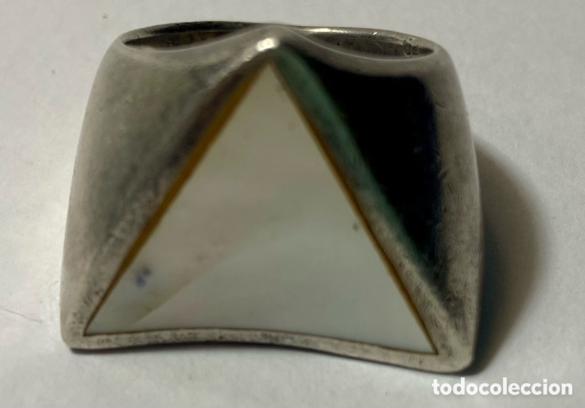 Joyeria: Anillo de plata de ley 925 con forma geom&eacute;trica triangular y piedra madreperla - Foto 2