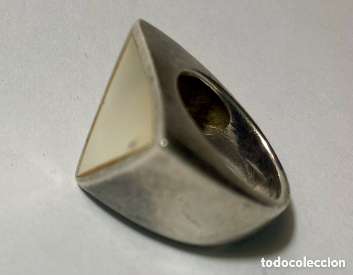 Joyeria: Anillo de plata de ley 925 con forma geom&eacute;trica triangular y piedra madreperla - Foto 4