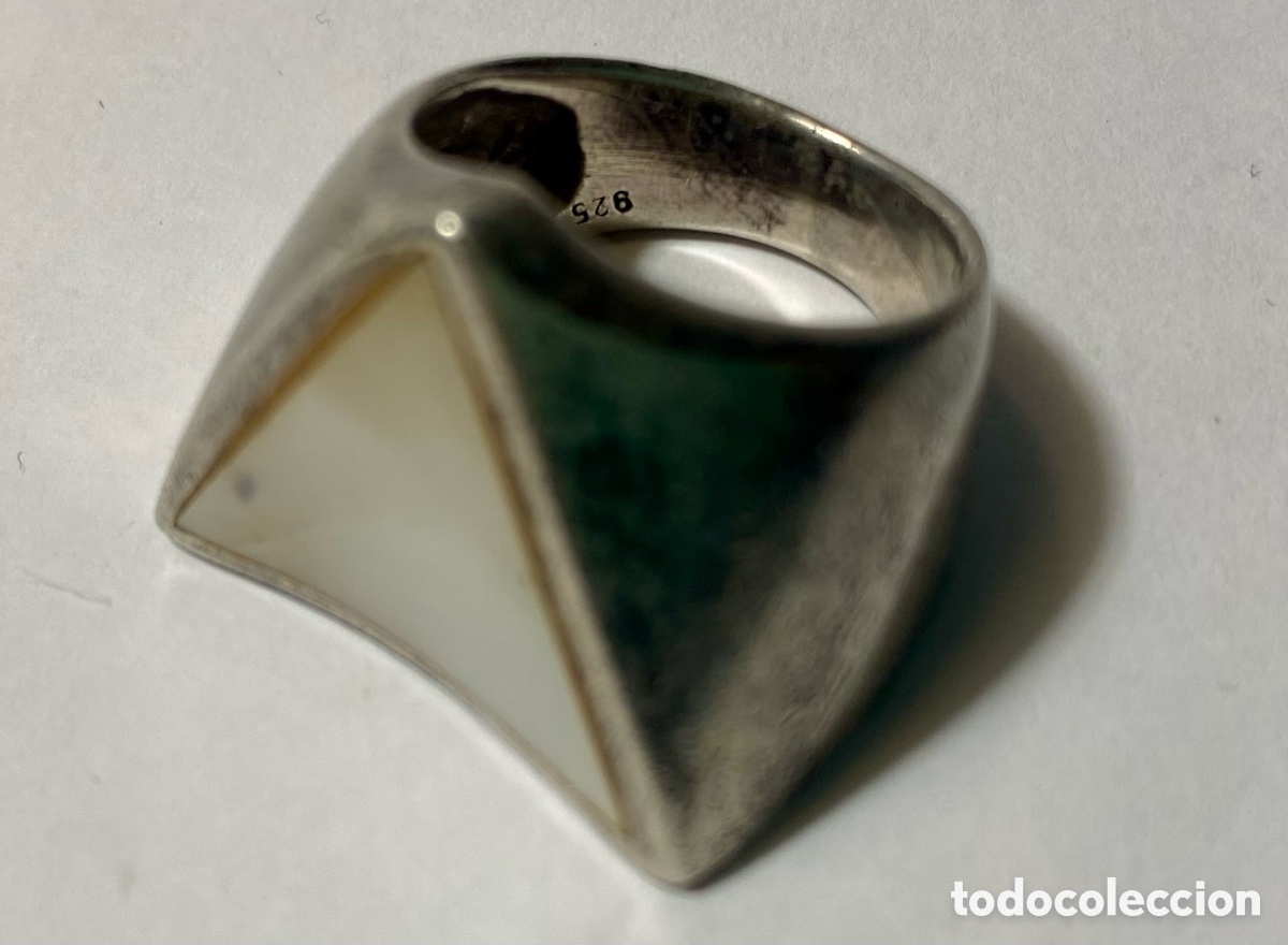 Joyeria: Anillo de plata de ley 925 con forma geom&eacute;trica triangular y piedra madreperla - Foto 1